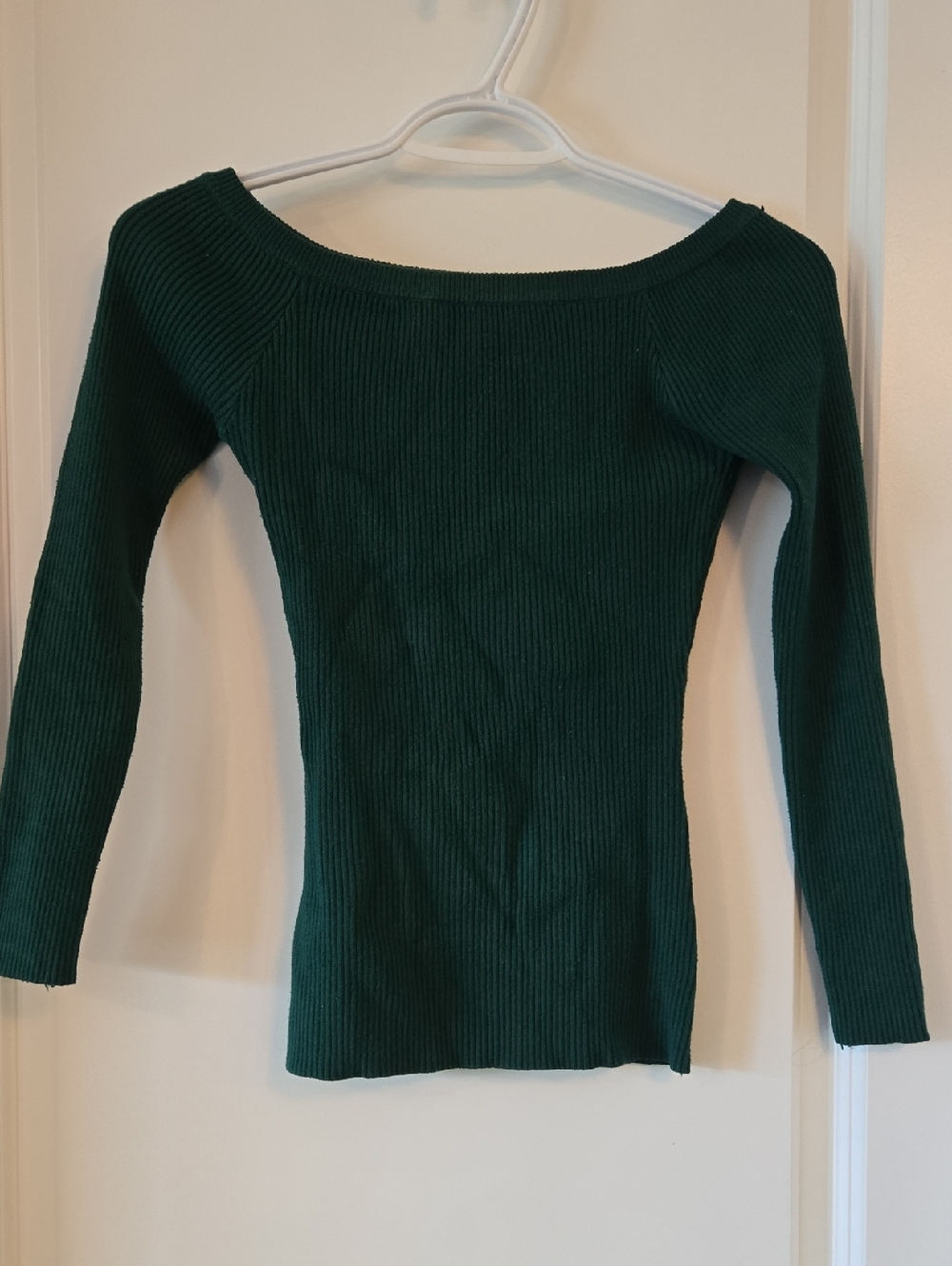 Ribbed Off-the-Shoulder Sweater in Forest Green